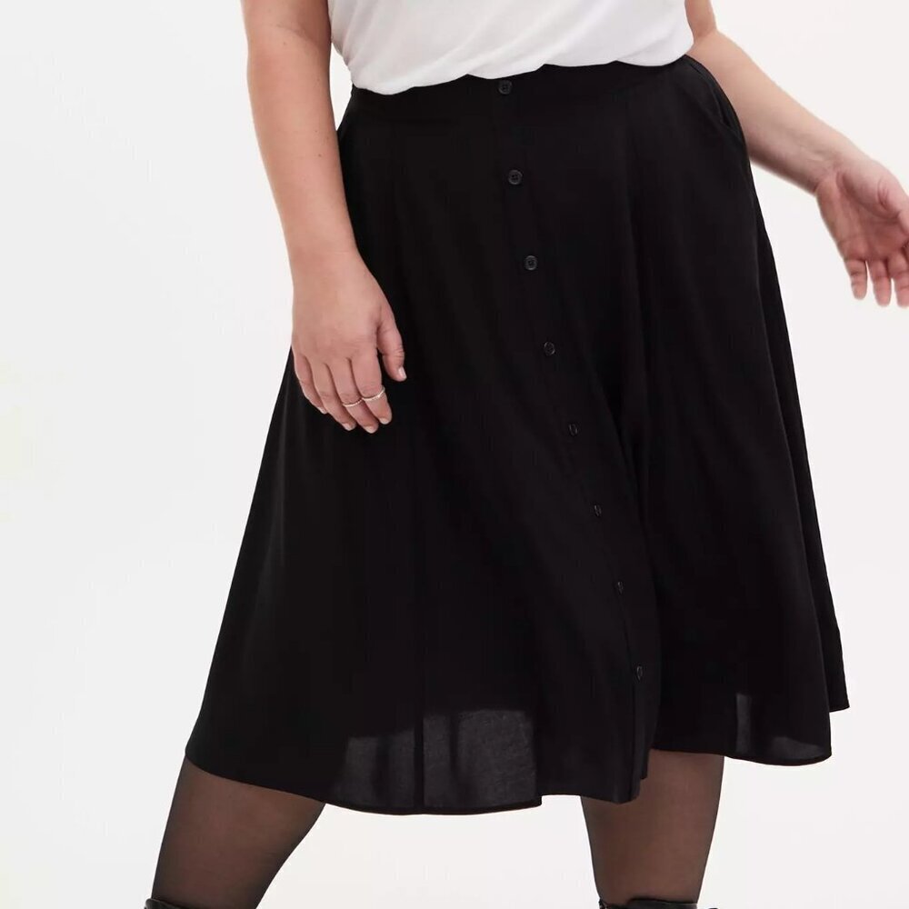 Torrid Deep Black Midi Challis Button-Front Skirt in Size 6 (30)